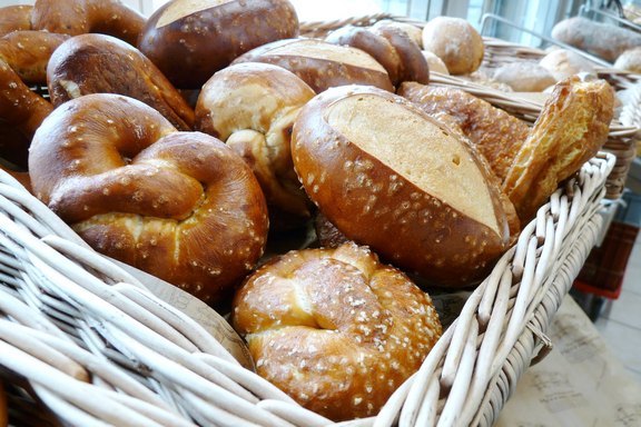 Brötli, Bürli, Semmeli aus der Dorfbäckerei Brötli, Bürli, Semmeli aus der Dorfbäckerei